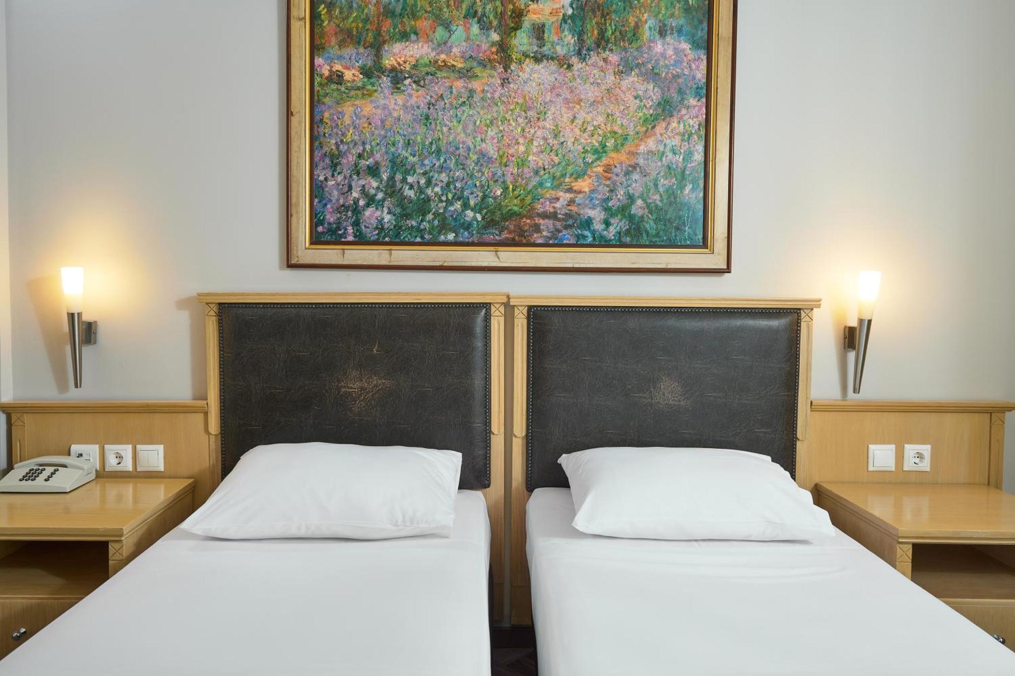 Iris Hotel ثيرمي المظهر الخارجي الصورة