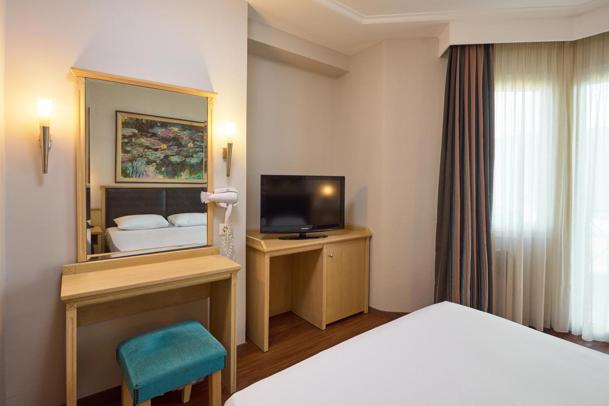 Iris Hotel ثيرمي المظهر الخارجي الصورة