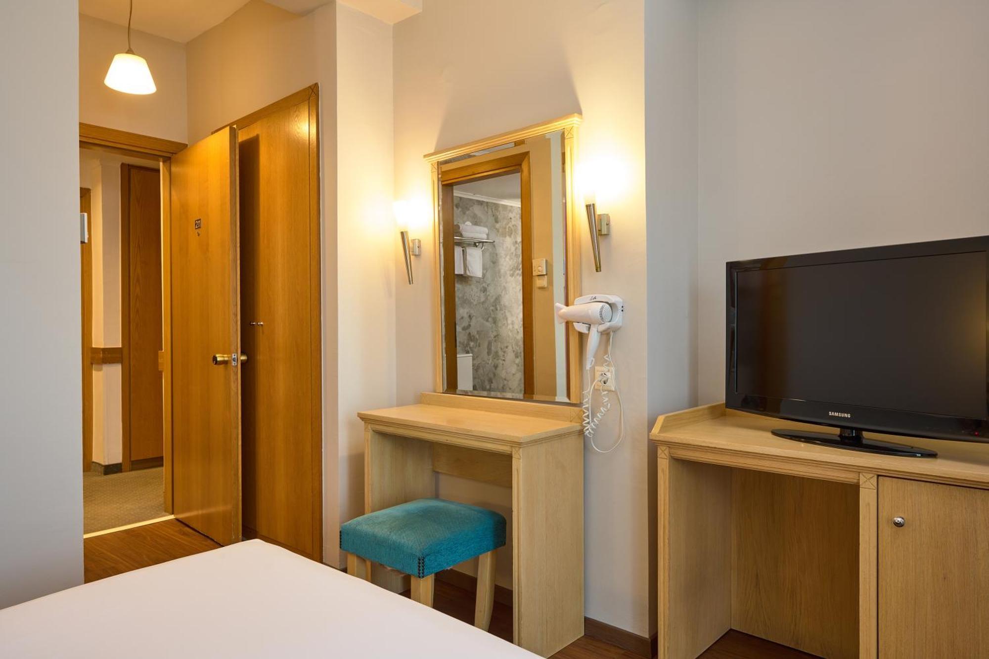 Iris Hotel ثيرمي المظهر الخارجي الصورة
