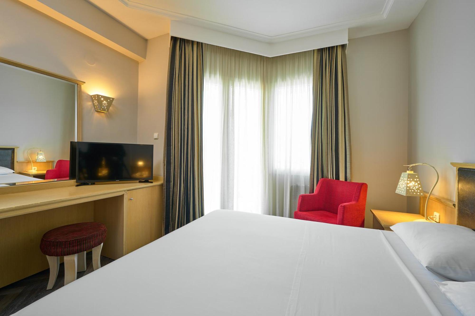 Iris Hotel ثيرمي المظهر الخارجي الصورة